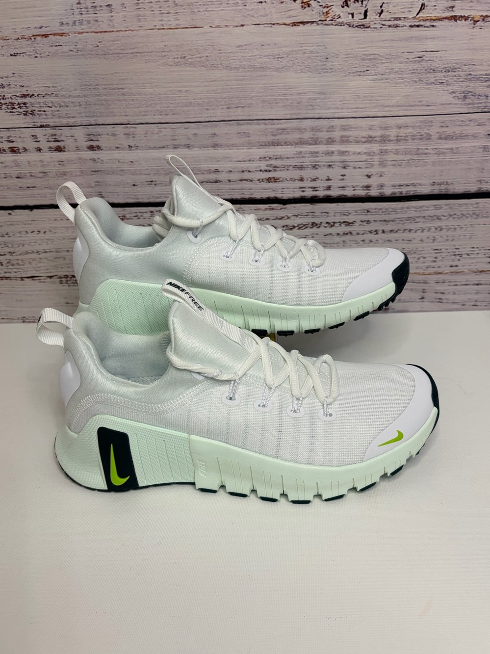 New Women’s Nike  Free Metcon 6 White and Light Green Active Sneakers size 8